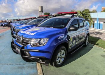 PM prende duas pessoas por desacato e perturbação de sossego alheio no Santos Dumont