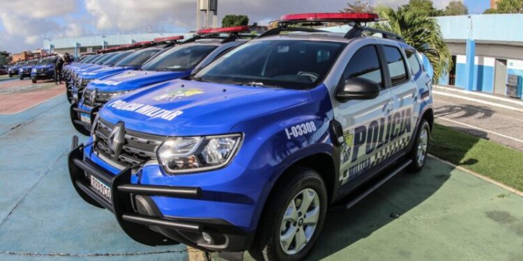 PM prende duas pessoas por desacato e perturbação de sossego alheio no Santos Dumont