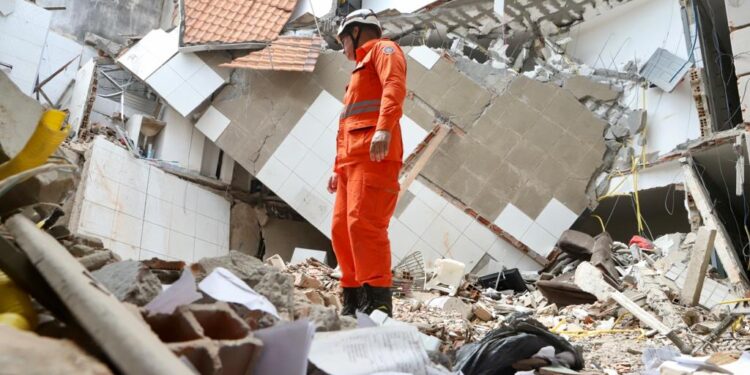 Corpo de Bombeiros finaliza buscas em imóvel que desabou após explosão em Aracaju