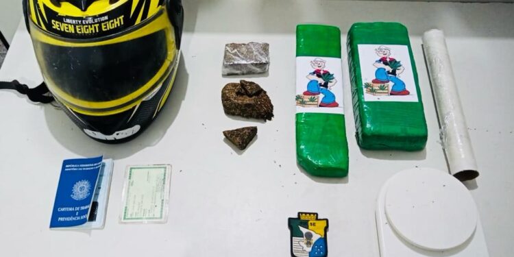 Polícia Militar prende dois homens e apreende drogas na capital