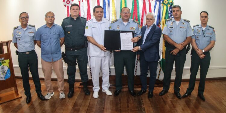 Comandante-Geral da Polícia Militar assina contrato do imóvel que funcionará como sede provisória do QCG