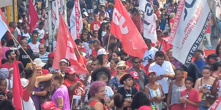 Pelas ruas de Aracaju, Ato em Defesa da Democracia marca 1 ano da tentativa de golpe de estado