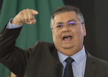 Dino ressalta recuo em crimes letais em 2023 no último dia no MJ