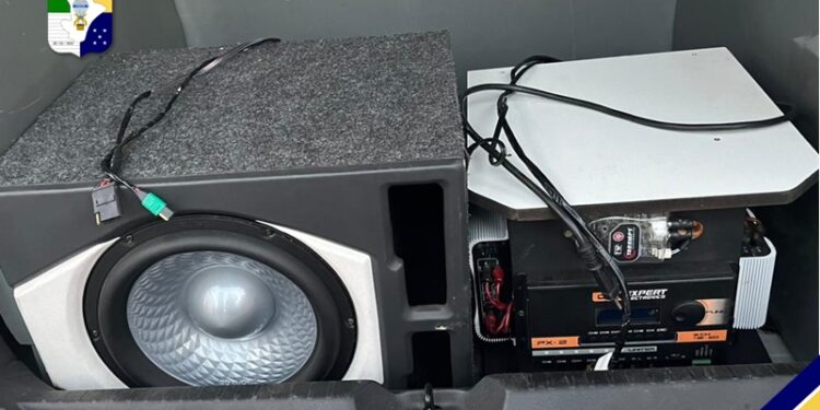 PM notifica proprietário de aparelho de som por perturbação do sossego alheio na Zona Sul da capital