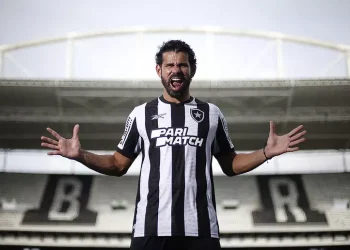 Com fim do contrato, atacante Diego Costa pode deixar o Botafogo