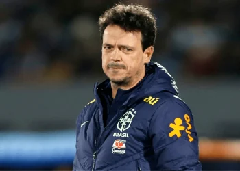 CBF demite Fernando Diniz e mira contratação de Dorival Jr para a Seleção