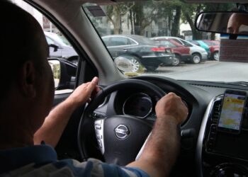 RJ: cobrança por ar-condicionado em carros de aplicativo é abusiva