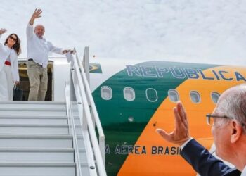Em 1º ano de novo mandato, Lula passou 62 dias fora do Brasil