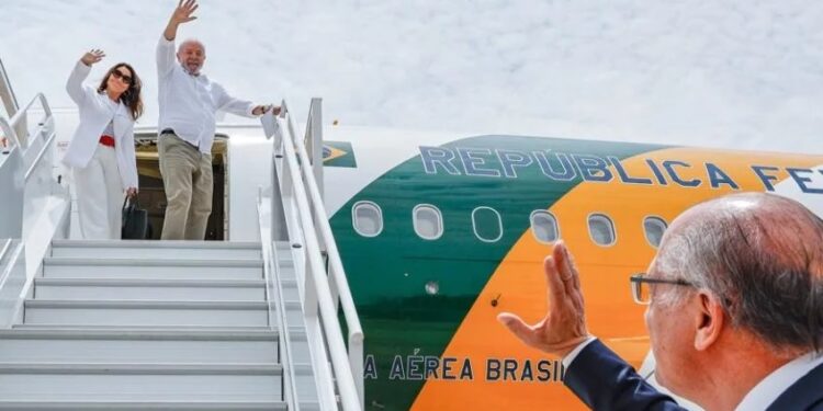 Em 1º ano de novo mandato, Lula passou 62 dias fora do Brasil