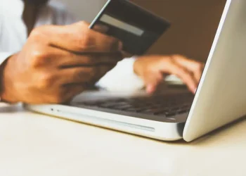 Teto do rotativo reduz endividamento, mas juros continuam altos