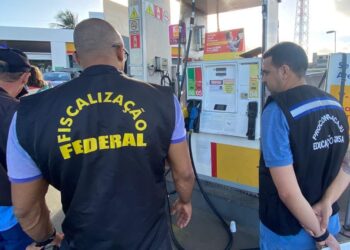 Procon Aracaju realiza fiscalização em posto de combustível no Centro da capital