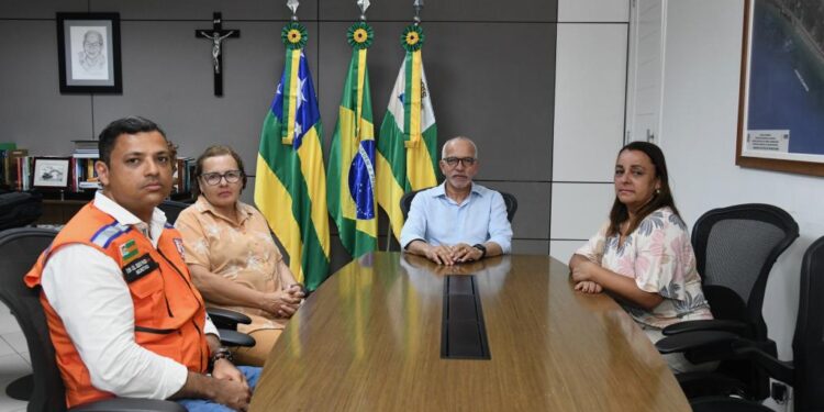 Prefeito Edvaldo anuncia concessão de auxílio emergencial para vítimas do desabamento