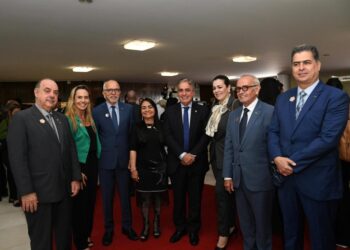 Presidente da FNP, Edvaldo participa de ato no Congresso Nacional em memória do 8/1