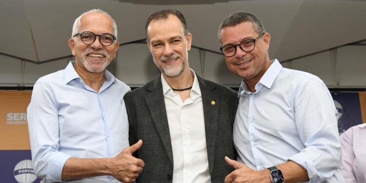 Prefeito acompanha posse de Julio Filgueira como secretário de Estado do Planejamento e Inovação