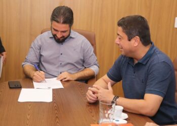 Ricardo Vasconcelos reassume presidência da Câmara de Aracaju