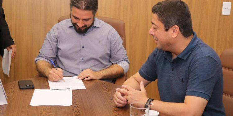 Ricardo Vasconcelos reassume presidência da Câmara de Aracaju