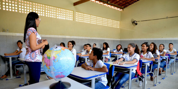 Banese lança linha de crédito para antecipar Abono do Magistério estadual