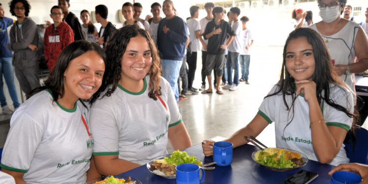 Governo de Sergipe ofertou mais de 22 milhões de refeições para os alunos da rede estadual de ensino em 2023