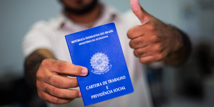 Secretaria do Trabalho divulga vagas de emprego abertas pelo NAT