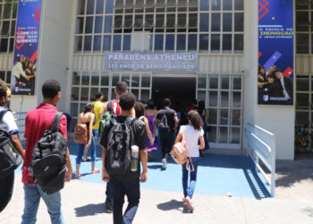 Mais de 150 alunos da rede pública estadual de ensino atingiram notas acima de 900 na redação do Enem 2023