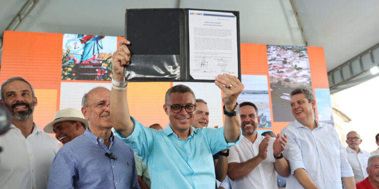 “Estamos fazendo história ao assinar construção da ponte Neópolis-Penedo”, afirma Fábio Mitidieri