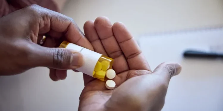 Anvisa aprova terapia-alvo oral para tumores com mutação genética