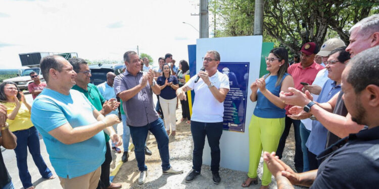 Fábio entrega rodovias que contribuirão para o desenvolvimento do baixo São Francisco