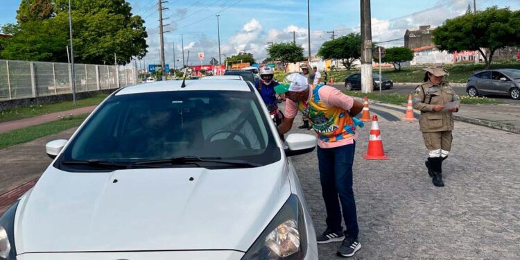 Detran participa de blitz educativa ‘Carnaval 2024’ em São Cristóvão