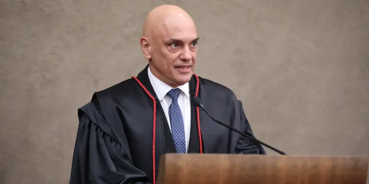 Moraes volta a defender regulamentação das redes sociais
