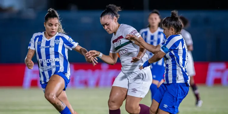 Avaí bate Fluminense na abertura da Supercopa do Brasil feminina