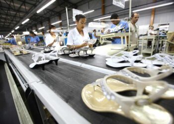 Crise na indústria calçadista: fábrica em Frei Paulo confirma demissões de trabalhadores