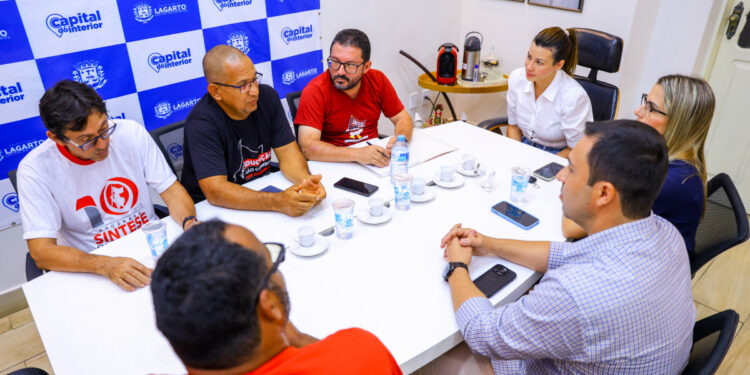 Gestão Municipal concede reajuste no piso nacional do Magistério: Salário-base ultrapassa R$ 4,5 mil