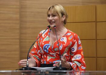 Linda Brasil destaca conquista da UFS e pede criação de Universidade Estadual