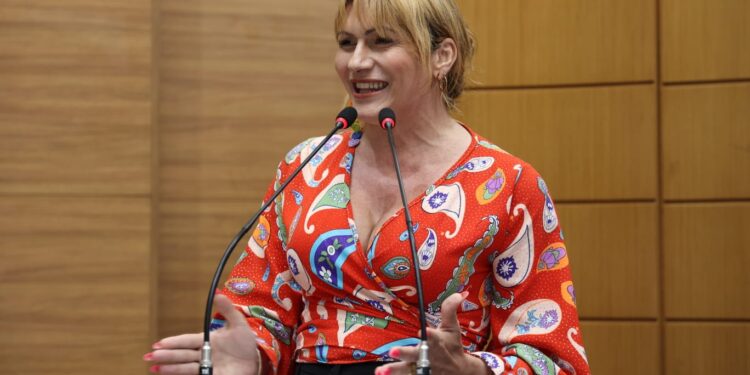 Linda Brasil destaca conquista da UFS e pede criação de Universidade Estadual