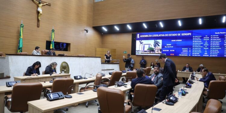 Deputados falam sobre vandalismo de Torcidas Organizadas