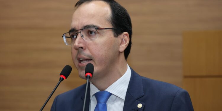Georgeo cobra o reajuste salarial para os servidores do Detran
