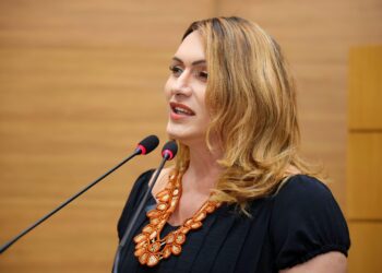 Linda Brasil cobra independência do legislativo e promete continuar combativa ao Governo