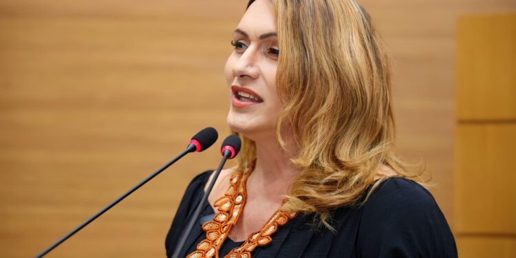 Linda Brasil cobra independência do legislativo e promete continuar combativa ao Governo