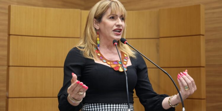 Linda Brasil destaca valorização de profissionais da Segurança Pública