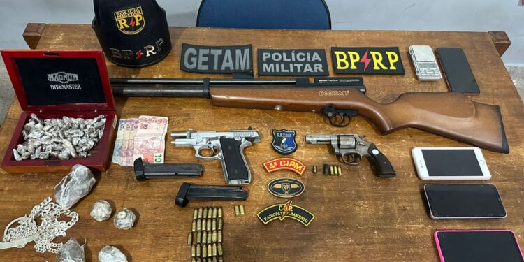 Operação conjunta identifica investigados por homicídio e apreende três armas de fogo em Aracaju