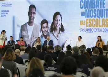Governo quer mobilizar 25 milhões de estudantes para combater a dengue