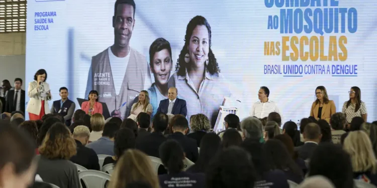Governo quer mobilizar 25 milhões de estudantes para combater a dengue