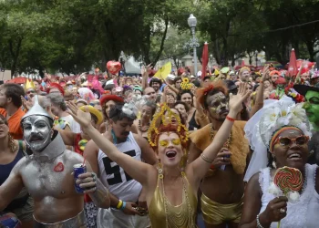 Carnaval vai ter onda de calor e chuva; veja previsão do tempo