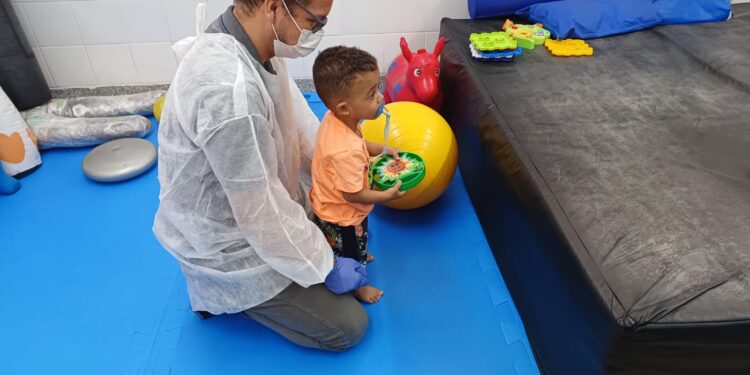 Serviço de fisioterapia do Ambulatório de Seguimento da MNSL realizou mais de 3 mil atendimentos em crianças em 2023