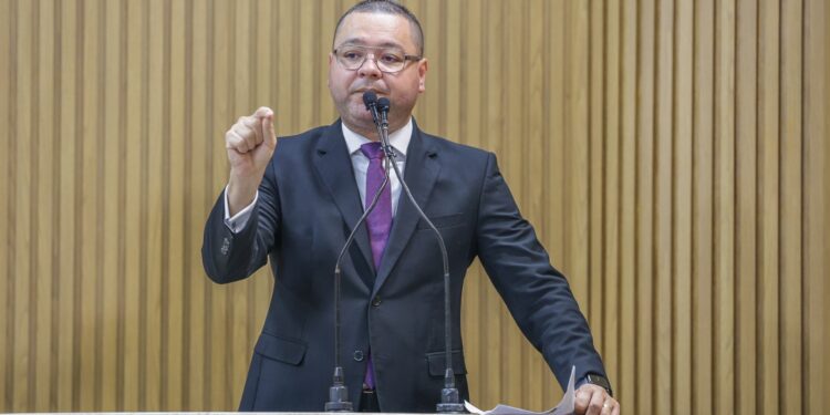 “1.741 crianças estão sem vagas nas creches de Aracaju”, diz Eduardo Lima