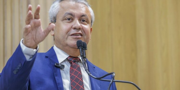 Elber cobra providências da SMTT para cruzamento entre a Pedro Paes Azevedo e Ananias Azevedo