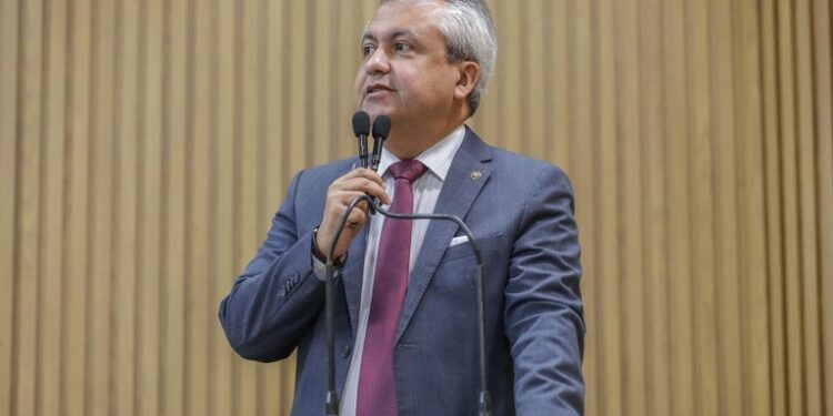 Elber solicita retomada da Lei 3552/2008, de sua autoria, voltada ao combate da Dengue