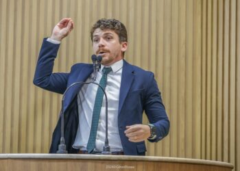 Breno Garibalde: “Catracas duplas no transporte ferem a dignidade do aracajuano”