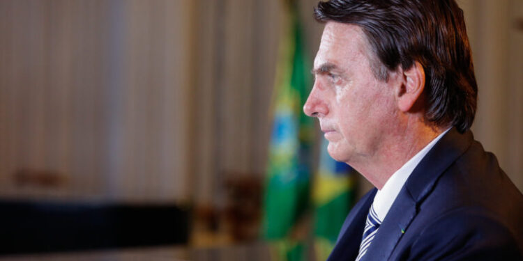 Após realização de exames, equipe médica descarta nova cirurgia em Bolsonaro