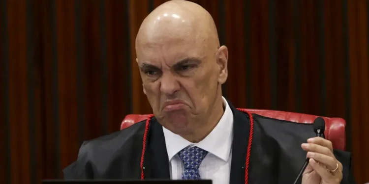 Moraes nega pedido de Bolsonaro para não comparecer a interrogatório